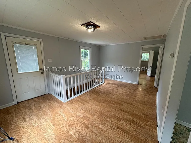 1312 Laurel Ln — Photo 8