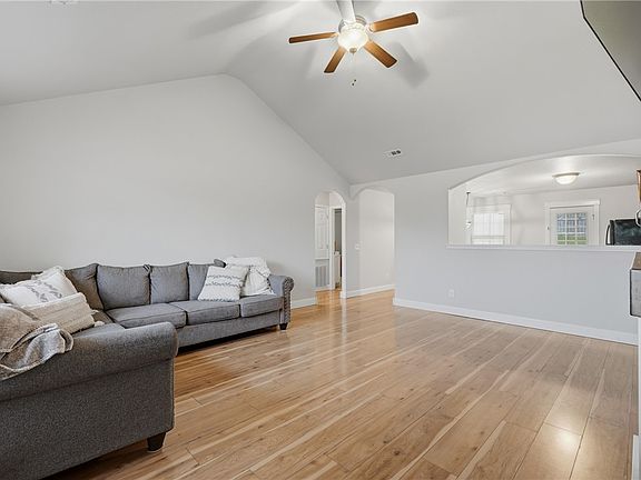 4th image of 3991 Cottonwood Spring Cv