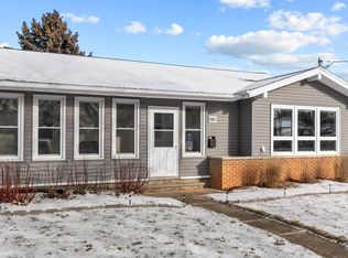 880 W 18th Ave, Oshkosh, WI 54902