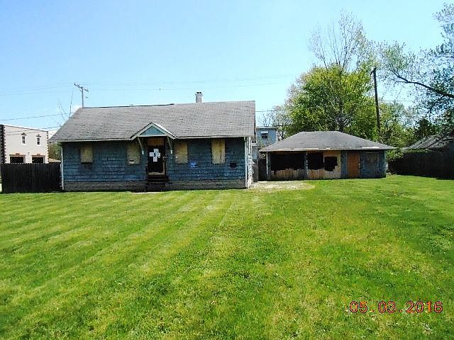 2nd image of 300 Schorie Ave