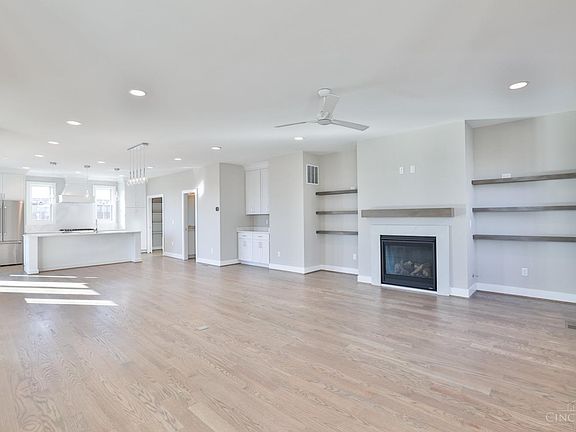 4th image of 5025 Arabella Circle Blue