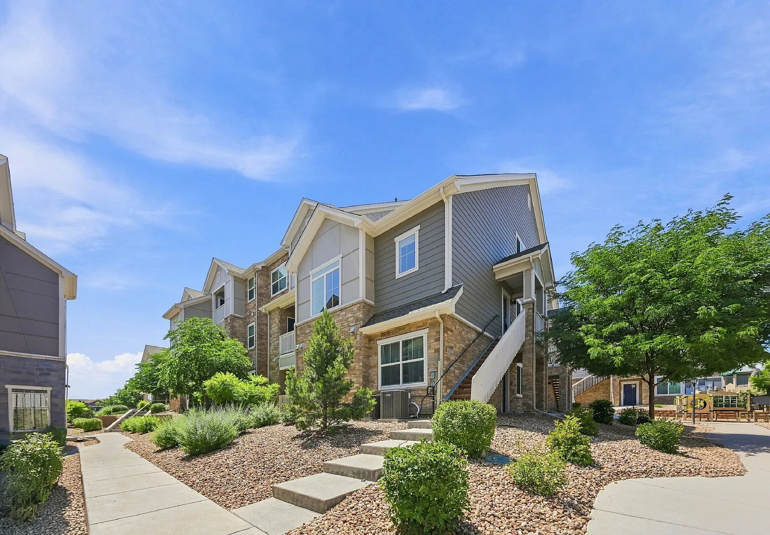 3 bed, 3.0 bath, 1841 sqft, $2,496 — Photo 3
