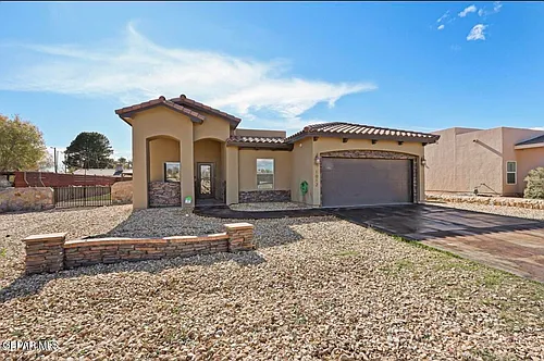 1012 Maximo St Photo 1