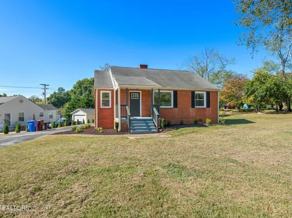 888 E Hunt Rd, Alcoa, TN 37701