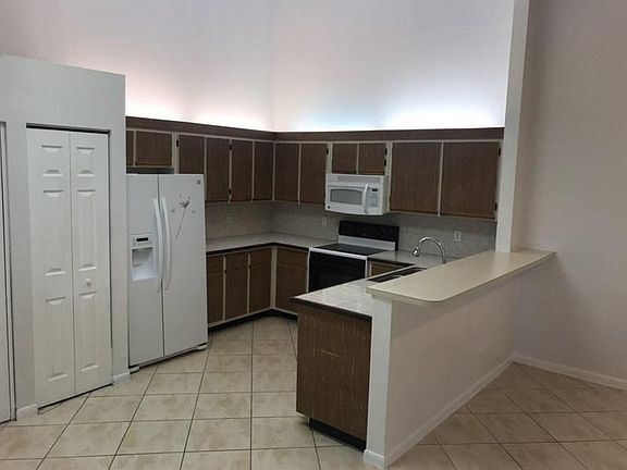 2nd image of 4379 Woodstock Dr APT B