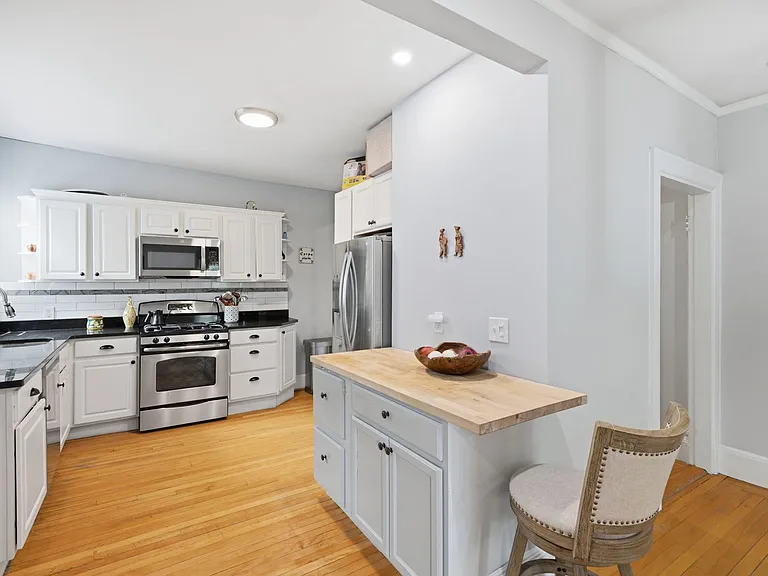 585 Franklin St #6 — Photo 12