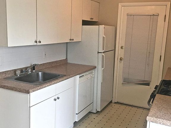 2nd image of 2 Heartwoods Ct APT A