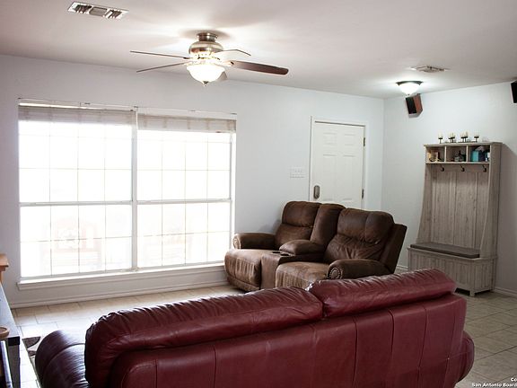 4th image of 133 Amelia Ct N