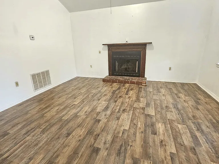 202 Clarence Ray Dr — Photo 11