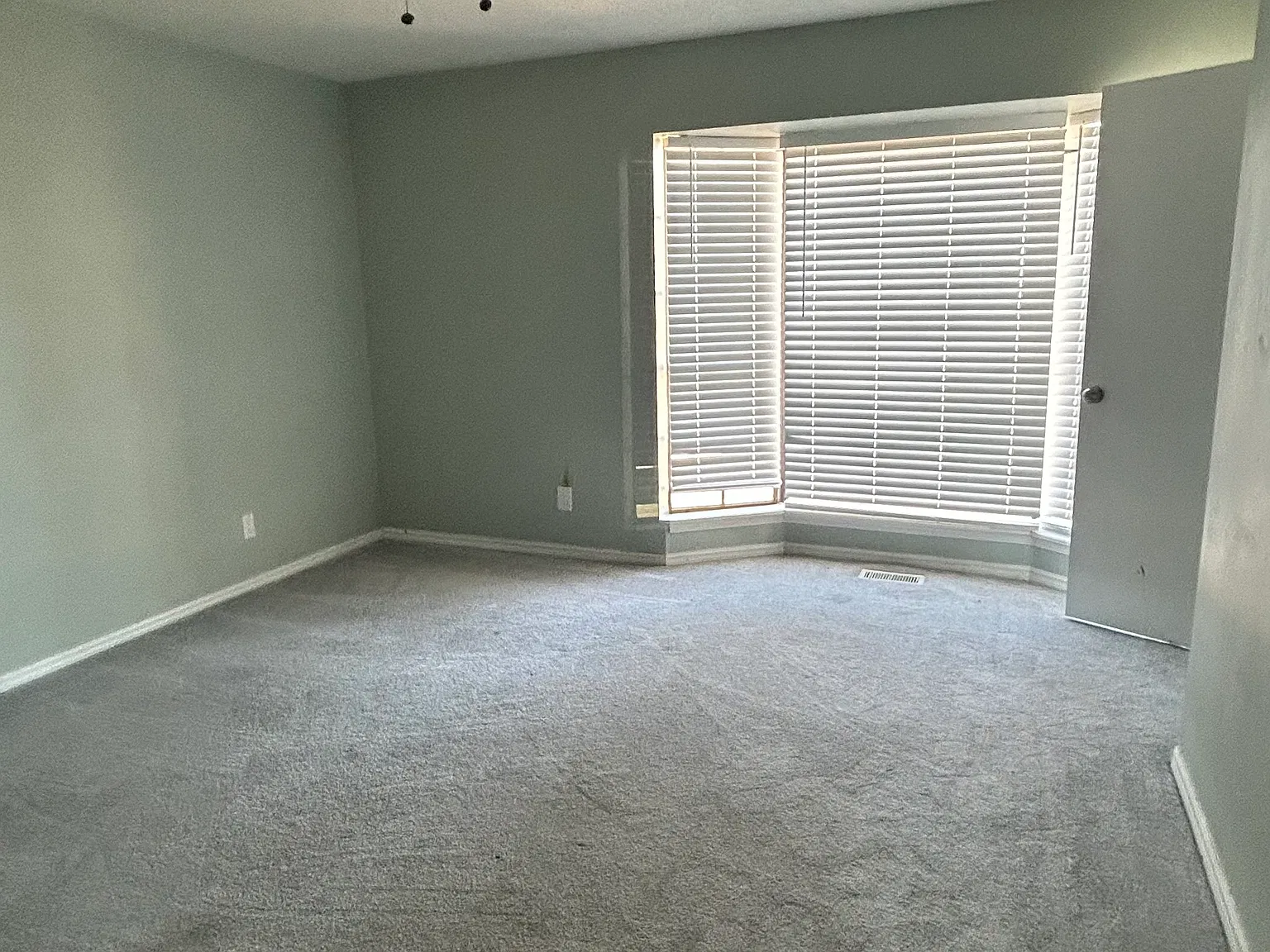 2 bed, 1.5 bath, 1000 sqft, $925 — Photo 1