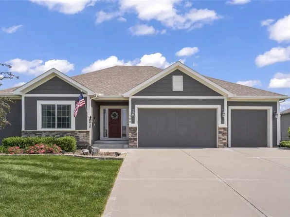 104 Rock Creek Ter, Smithville, MO 64089