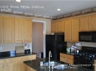 13052 Rose Petal Cir, Herndon, VA 20171