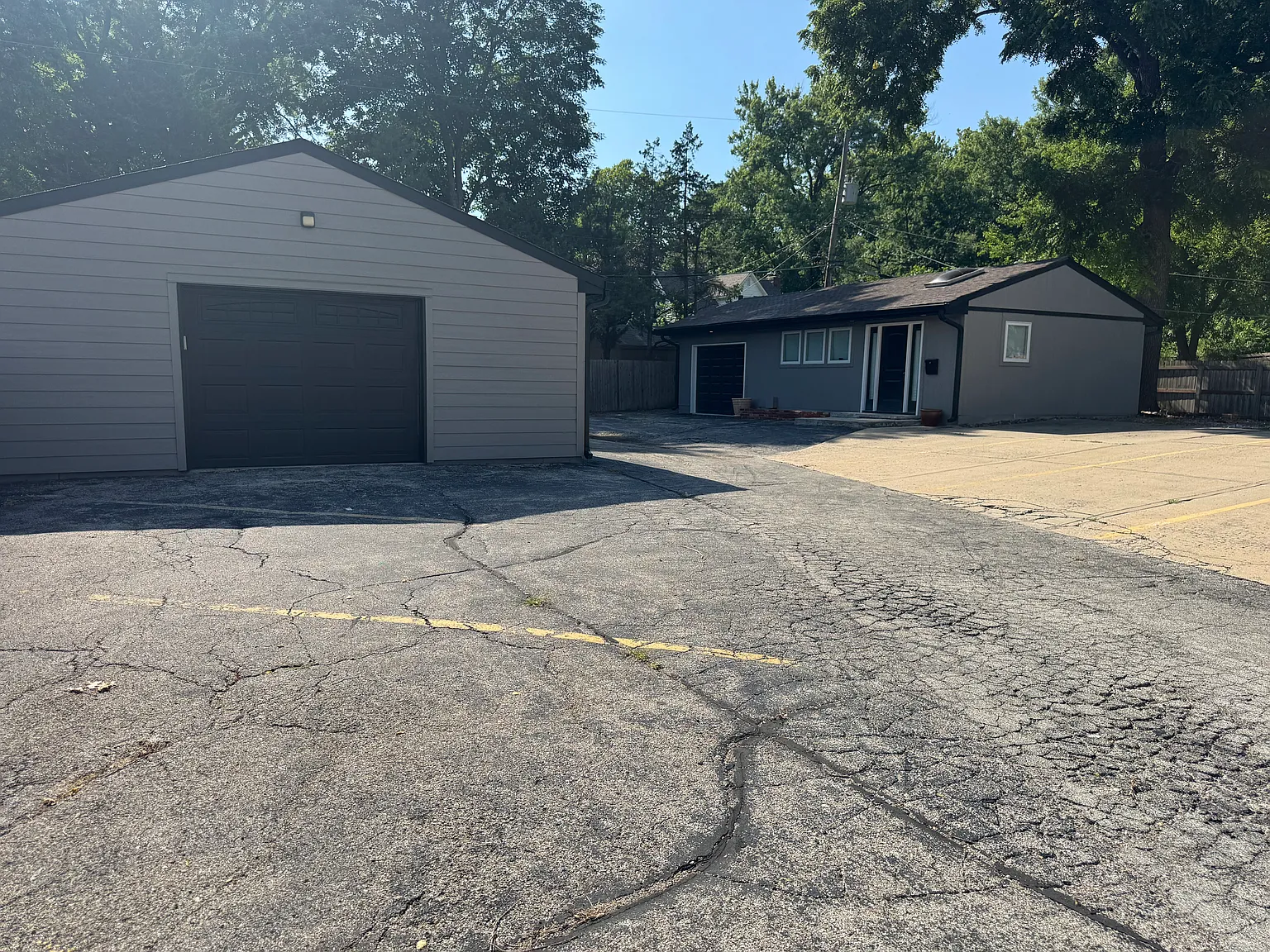 1 bed, 430 sqft, $1,100 — Photo 3