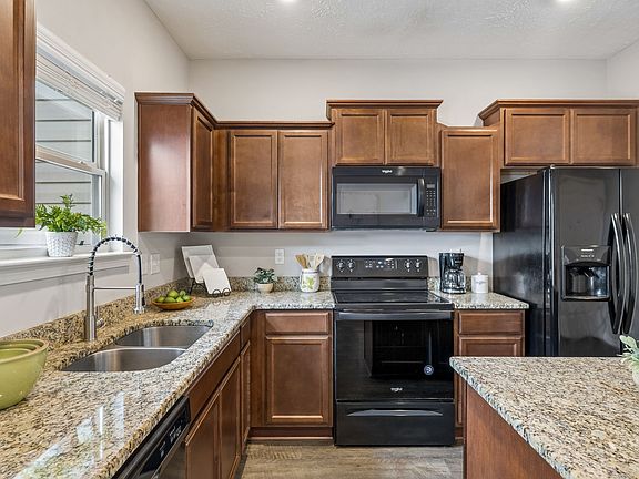 5th image of 4050 Saddlecreek Way