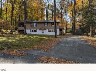 103 W Pine Ln, Greentown, PA 18426