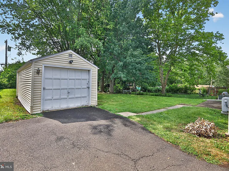 1539 Reservoir Ave — Photo 22