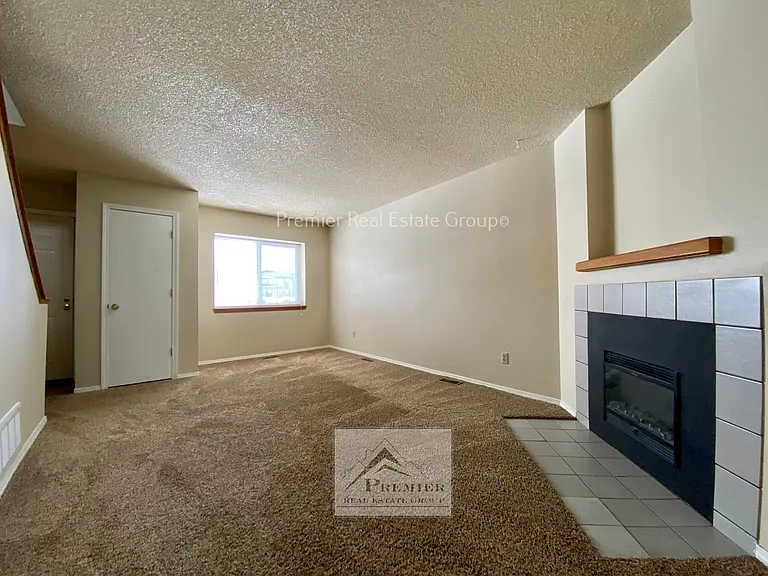 519 Comanche Village Dr — Photo 2