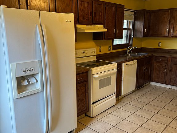 3rd image of 3323 Millstone Cir