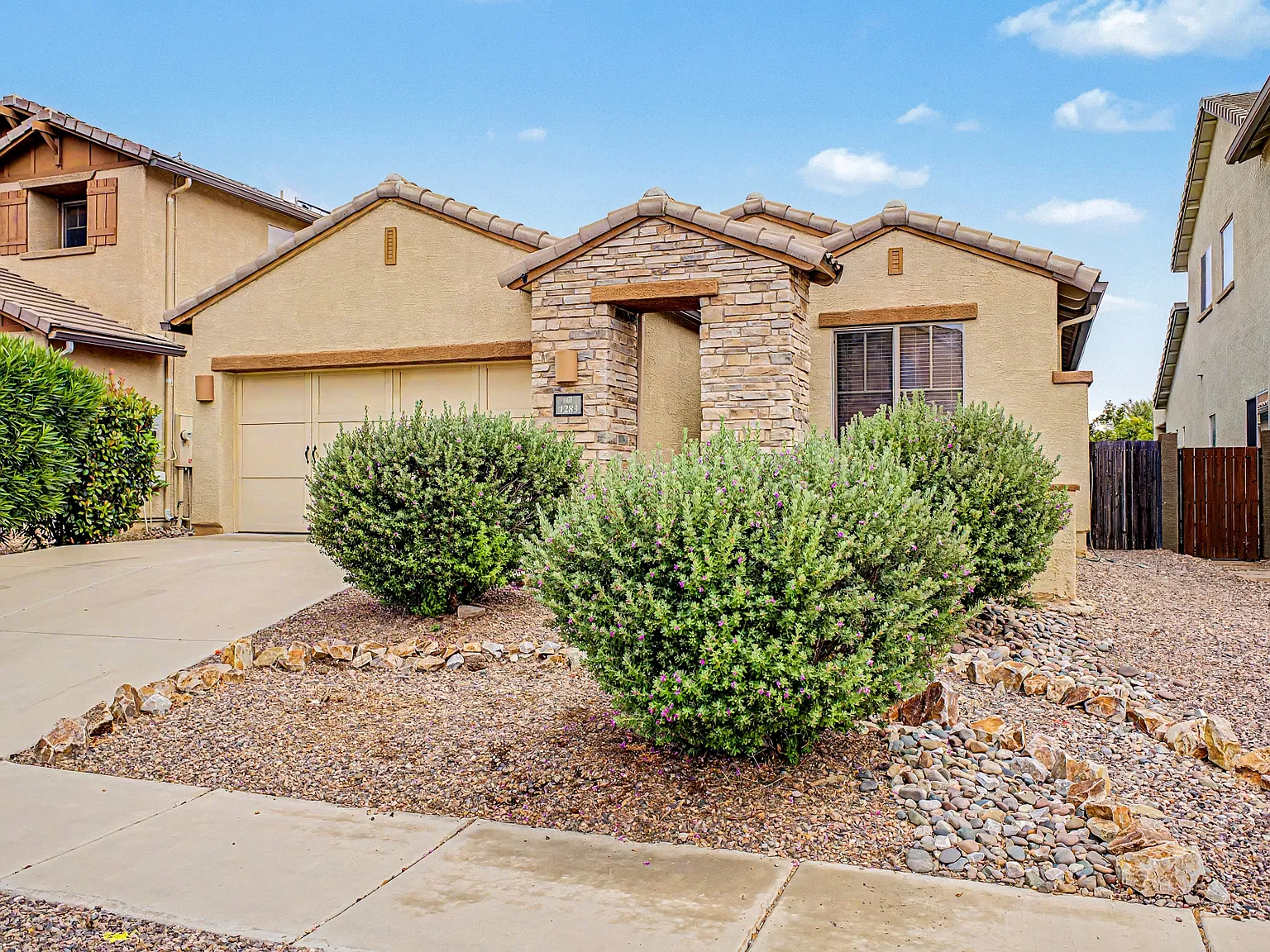 3 bed, 2100 sqft, $2,595 — Photo 4