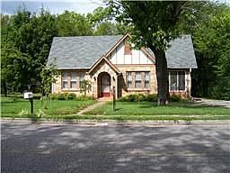 1st image of 202 W Kingwood Dr