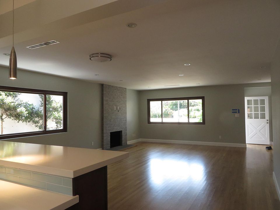 Living Room/Dining Room