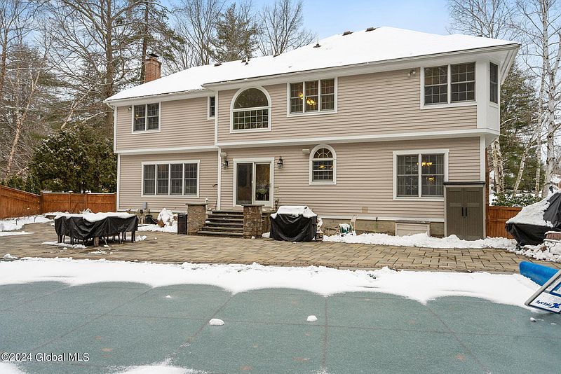 4th image of 720 Stephens Place