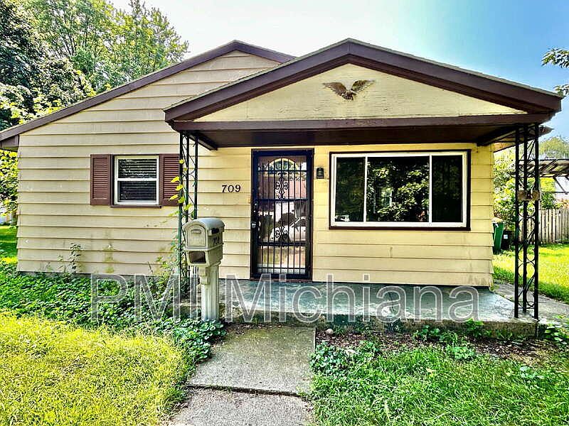 1st image of 709 E 7th St