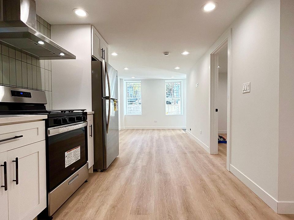 1st image of 3017 N Oakley Ave Unit 1