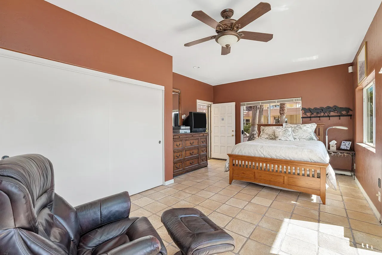 4 bed, 6847 sqft, $9,500 — Photo 3