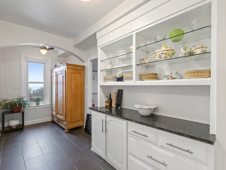 534 W Startford Pl — Photo 49