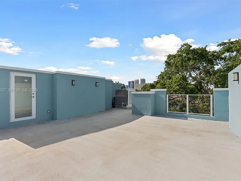 824 SE 12th Ct #828 — Photo 24