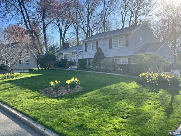 2489 Cleveland Ave, Washington Township, NJ 07676