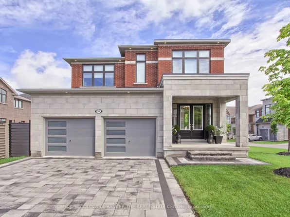 92 Maple Fields Cir, Aurora, ON L4G 3X6