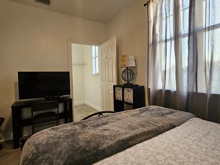 2182 SW 100th Ter — Photo 2
