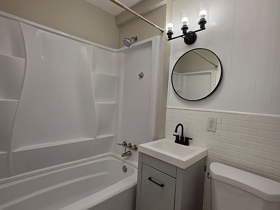 4th image of 1418 N Dukeland St