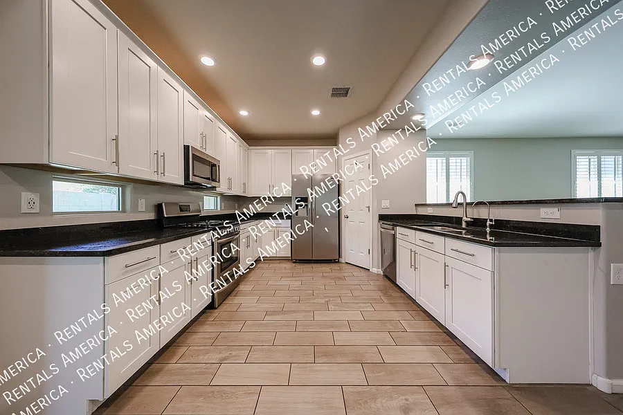 3366 E Dogwood Pl