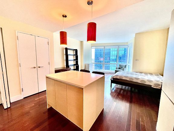 3rd image of 77 Hudson St #2412A