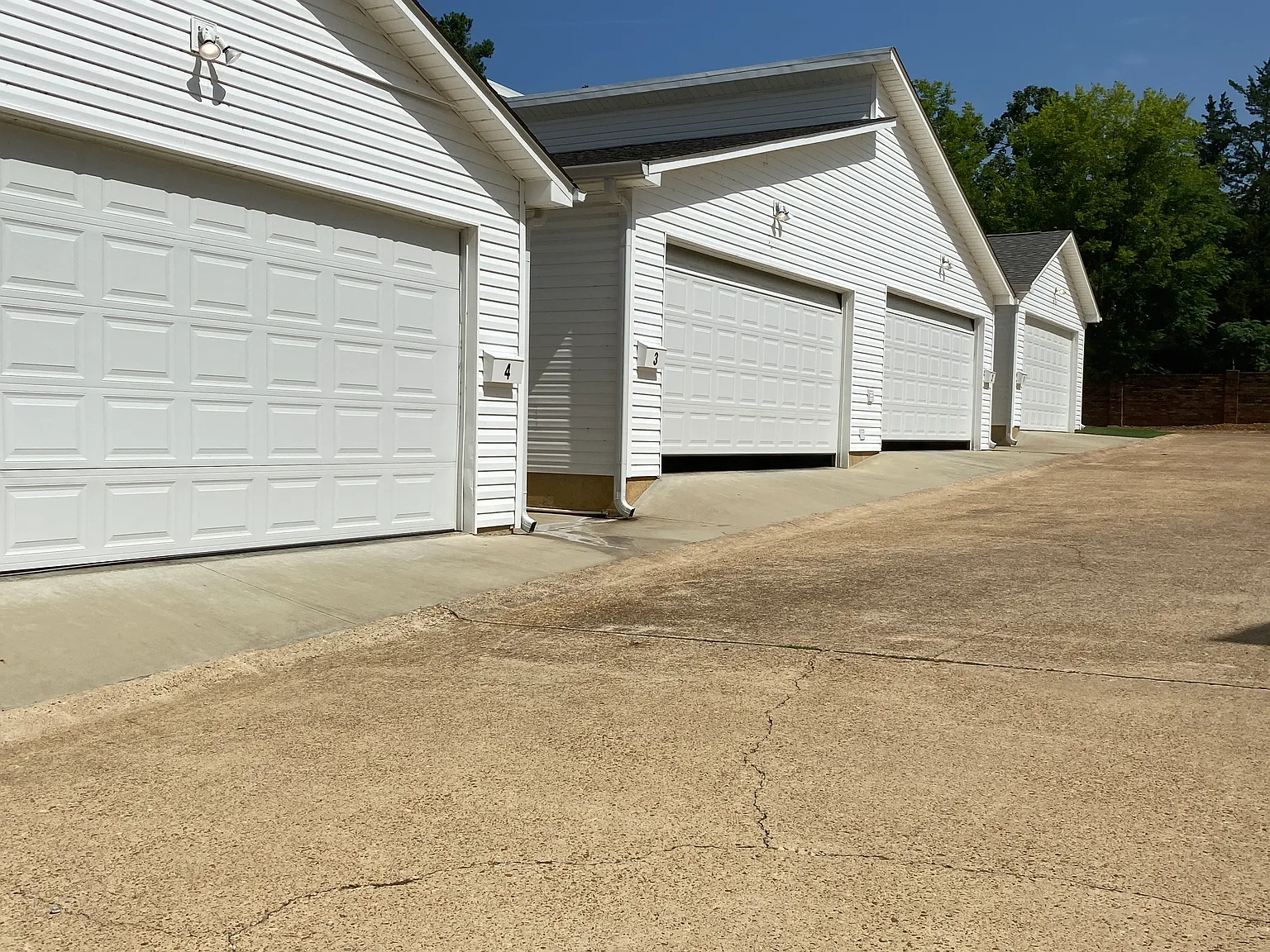 2 bed, $1,600 — Photo 2