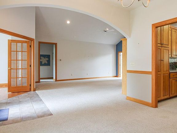 3rd image of 3711 Shangri La Ave E