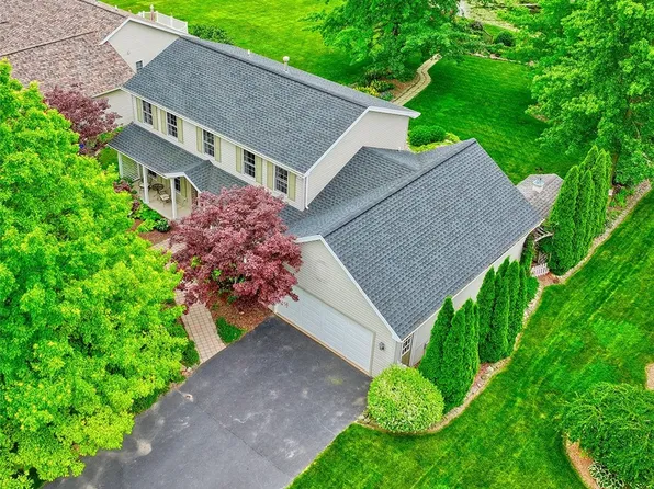 12 Leah Ln, North Chili, NY 14514