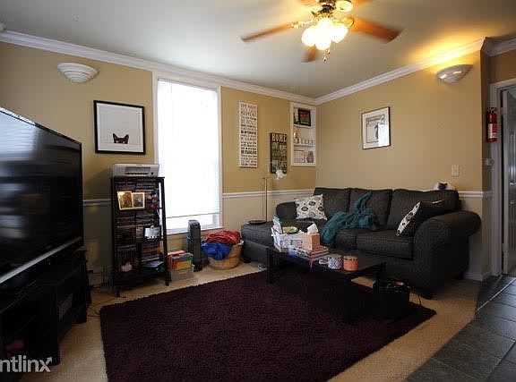 811-1 Livingroom