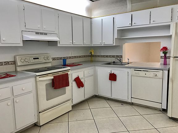 2nd image of 1377 Sussex Dr
