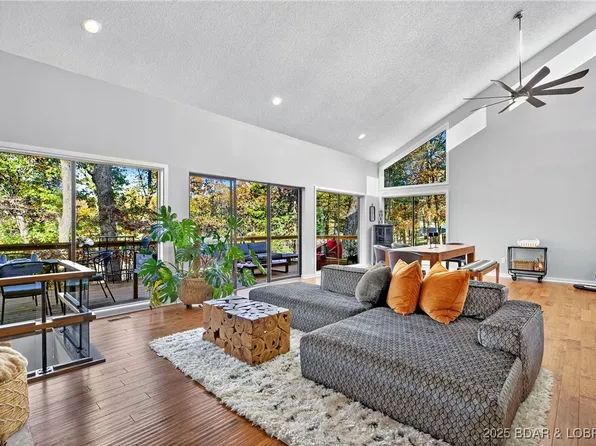 210 Black Hawk Ter, Lake Ozark, MO 65049