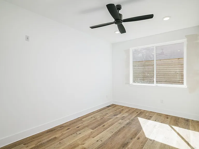 2602 W Oxford St #1 — Photo 13