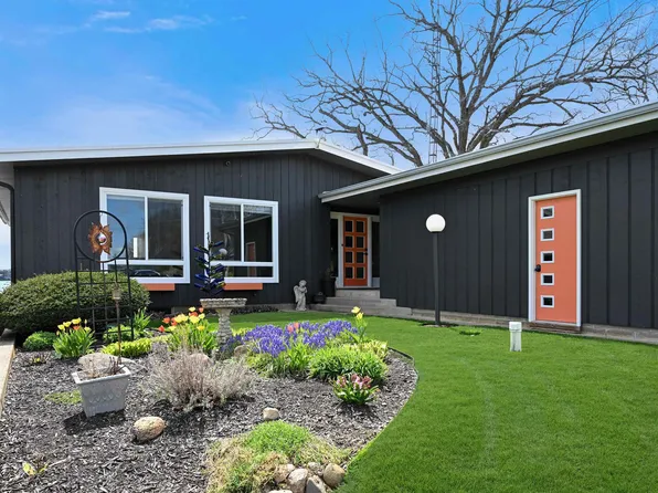 1043 E Northshore Dr, Syracuse, IN 46567