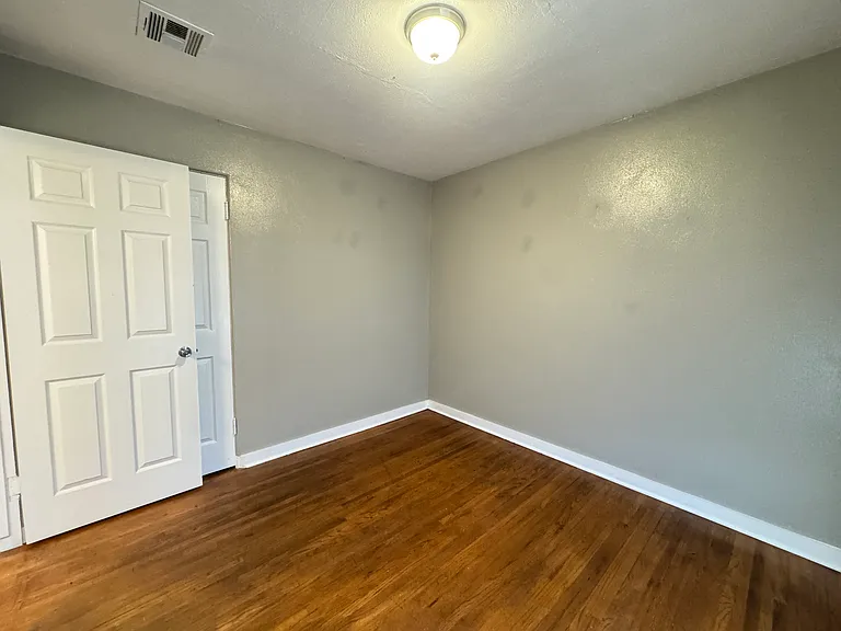2042 NW 25th St #17 — Photo 16