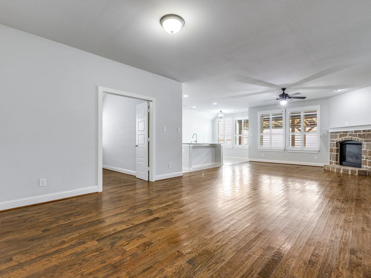 4 bed, 2215 sqft, $2,795 — Photo 4