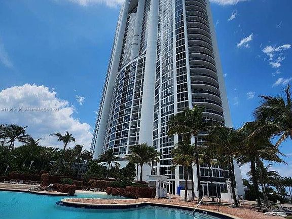 5th image of 18201 Collins Ave #507