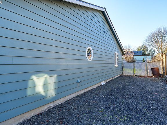 5th image of 217 S 3rd St