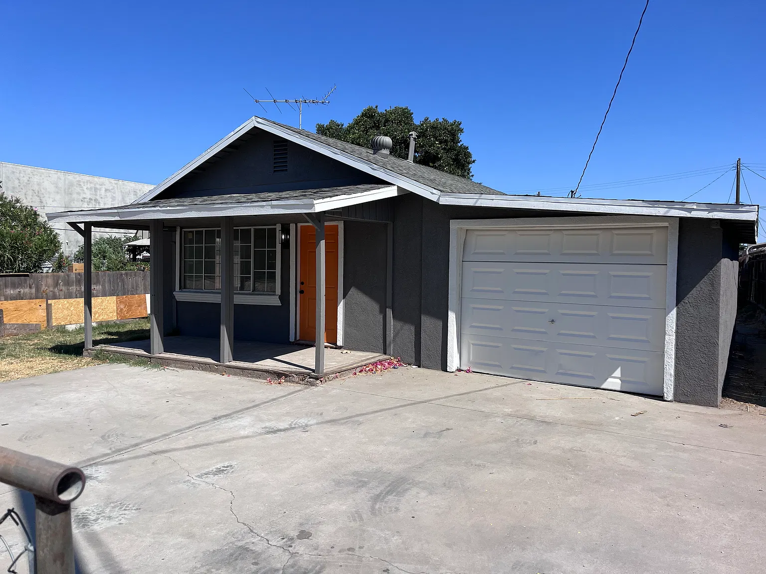 3 bed, 954 sqft, $1,850 — Photo 2